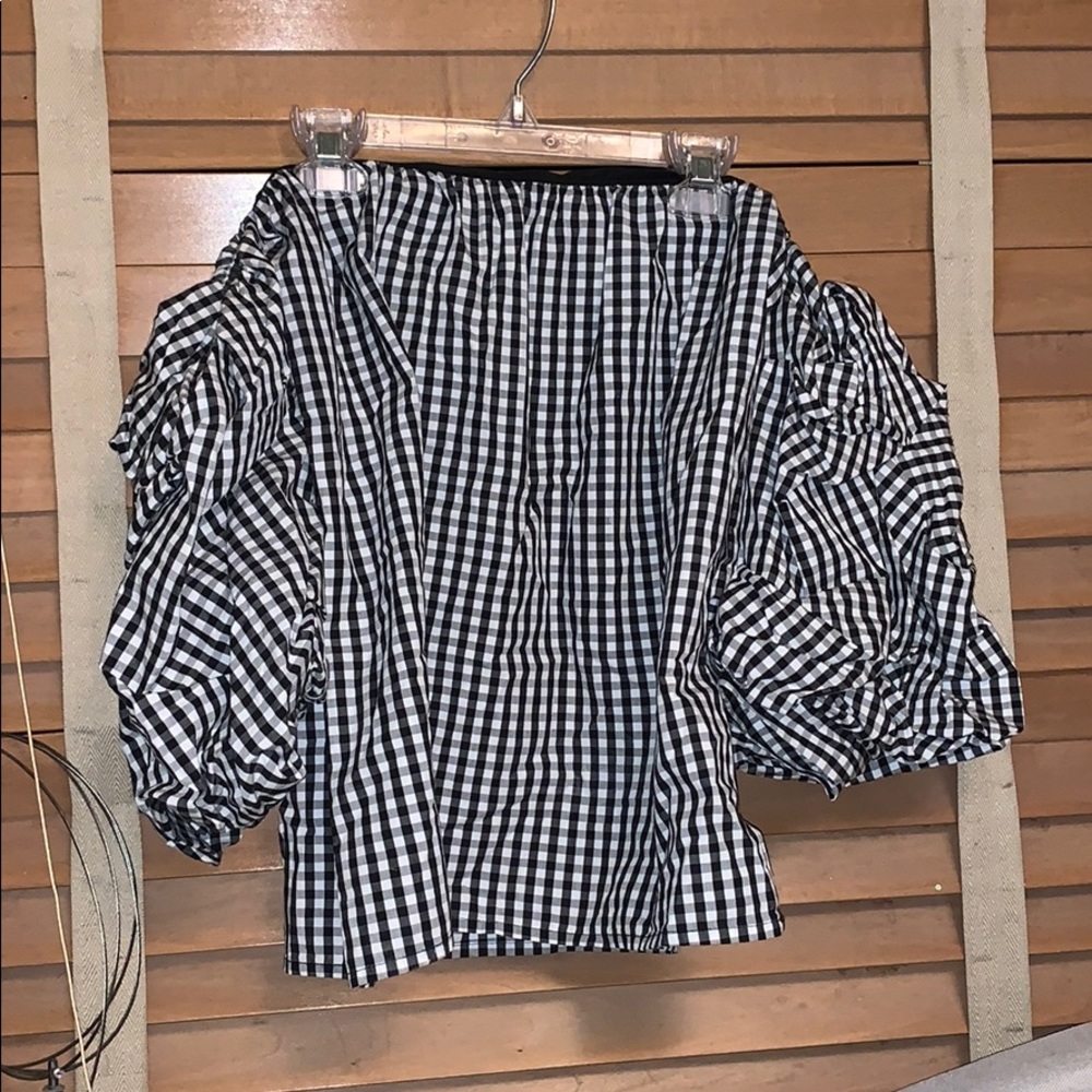 Long sleeve puffy sleeve shirt!